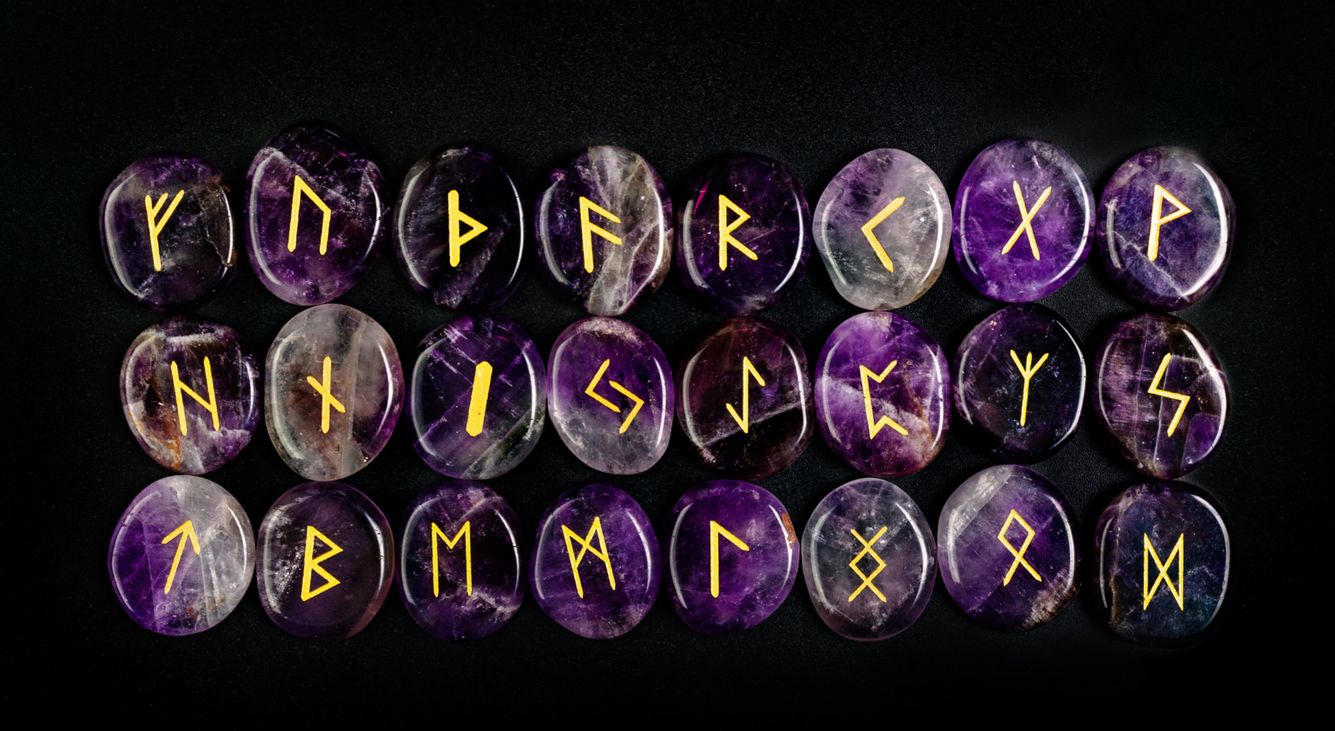 Das magische Runen Orakel verrät dir deine Zukunft