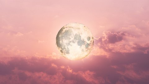 Vollmond vor rosa Wolken  - Foto: Adobe Stock