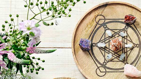 Heilige Geometrie: So nutzt du die Kraft eines Crystal Grids - Foto: happinez Shop