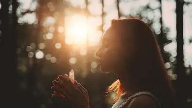 Kristalle für das Herz und die (Selbst-)Liebe - Foto: Adobe Stock