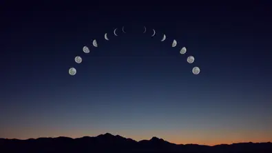 Mond in sternenklarer Nacht - Foto: Canvas