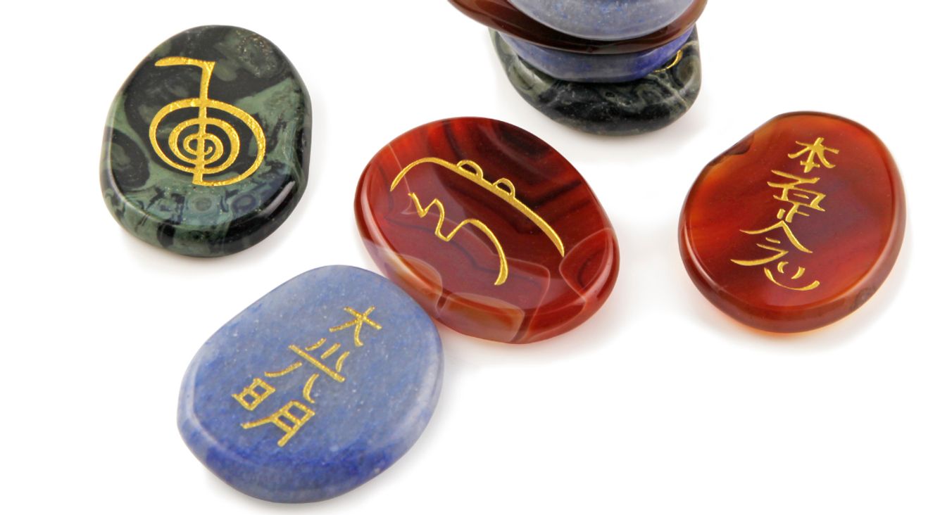 Reiki-Steine mit Symbolen