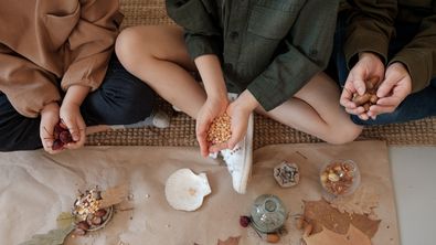 Spiele mit Naturmaterialien: 5 schöne Bastelideen - Foto: canva.com