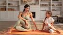yoga-mit-kind - Foto: canva.com