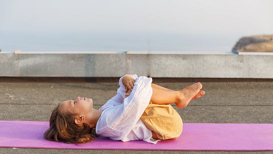 yoga-uebungen-fuer-kinder - Foto: Adobe Stock